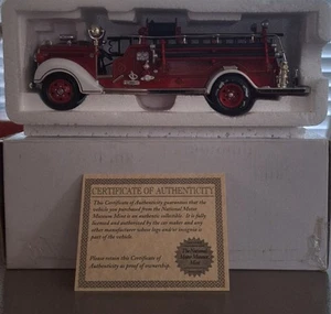 1938 Ford Fire Engine Bedford Falls Model Diecast 1:32 - Picture 1 of 4