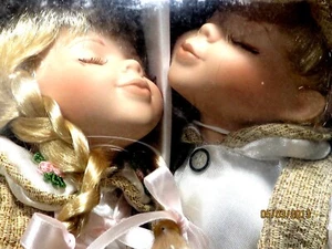Muñecas besadoras de porcelana de la colección Cathay Depot Jason and Victoria - Imagen 1 de 8