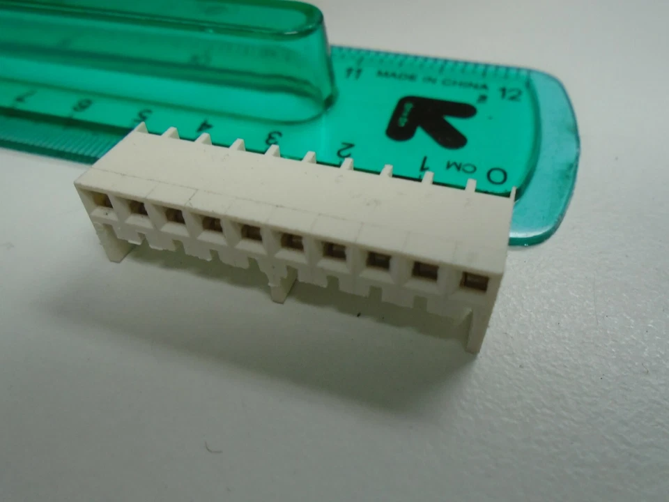 METHODE through hole right angle connector 10 pin 3000 series 3000-110-2103 - Image 1 of 4