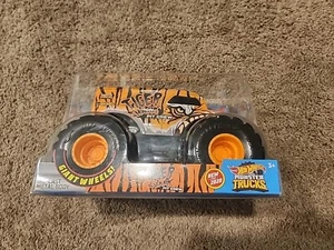 2020 HOT WHEELS Monster Jam Trucks TIGER SHARK PIT CREW 1/24 Scale Giant Wheels - Picture 1 of 7