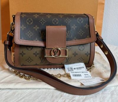 Bolso de Hombro Louis Vuitton Dauphine Reverso Monograma Lona MM Foto 1 de 4