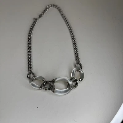 COLLAR CÍRCULO ESLABONES ONDULADOS LUCITA PLATA TONO PLATA ALEXIS BITTAR Foto 1 de 4