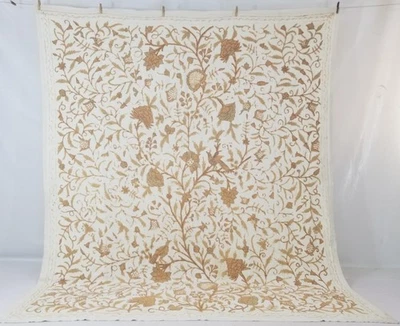 Vintage Traditional Indian Kashmiri Crewel Work Tree of Life Bedspread 258x200cm - Image 1 of 4