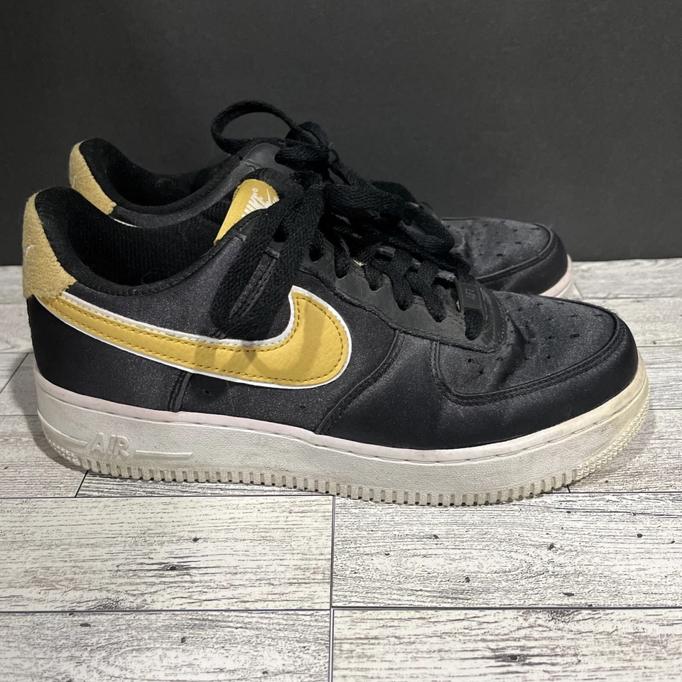 Nike Mujer Air Force 1 SE Negro Satinado Trigo Dorado Talla 8 Foto 1 de 4