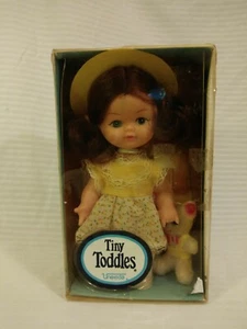 Uneeda Tiny Toddles Vintage 7,1/2 Inch Doll. Brunette in Yellow dress. - Picture 1 of 7