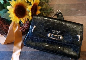 Guess Umhängetasche Handtasche  Damen Tasche Schwarz wie neu Schnäppchen  - Bild 1 von 4