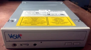 RARE Year 2000 Vesta Branded IDE CD-ROM Drive with Front Controls Model VOPT-102 - Photo 1/4