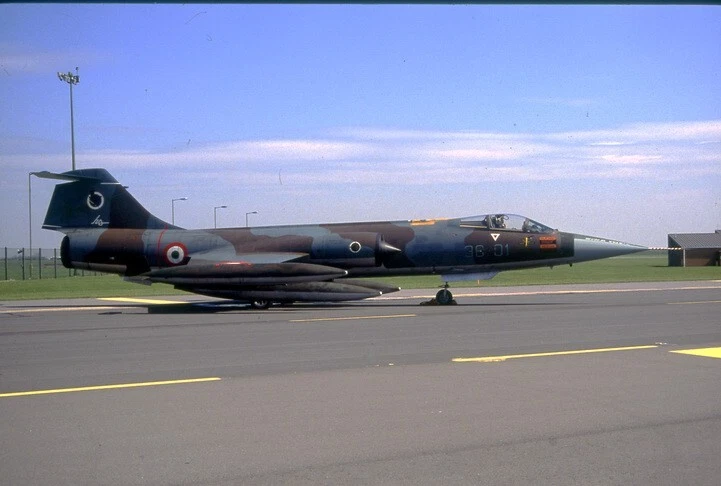original 35 mm aircraft slide AMI AMI F104S 36-01 mm6826 Wagdington 28.4.90 - Imagem 1 de 1