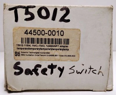 Omron 44500-0010 100/250/500 V 10 A Safety Interlock Switch W/ Key - Image 1 of 4