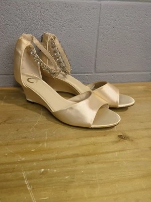 GG3 JOURNEE коллекции женщин бежевый драгоценный камень акцент круглый носок на танкетке молнии каблуки размер 10 - Изображение 1 из 4