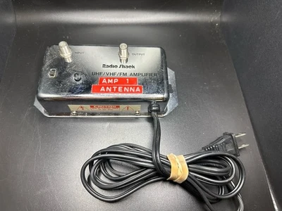 Radio Shack 15-1113B 20dB Signal Amplifier UHF/VHF/FM #15-1113B 1117VAC 60 Hz - Image 1 of 3