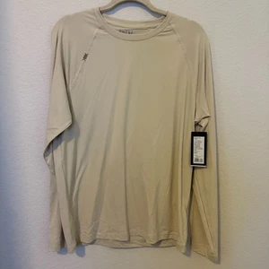 Rhone Reign Long Sleeve Shirt Mens M Moisture Wicking Performance Athletic NWT - Picture 1 of 5