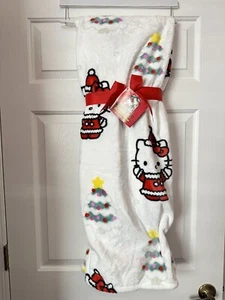 Hello Kitty Weihnachten Weihnachtsbaum Plüsch Überwurf Decke 50 x 70 Zoll 2023 BRANDNEU - Bild 1 von 3