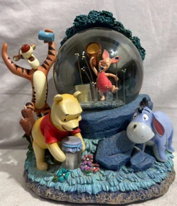 Winnie The Pooh Musical Snow Water Globe 9" Vintage Piglet Moves Works Well - Picture 1 of 11