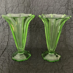 Walther & Söhne Vaseline Czech 1900's Trafalgar Set Smaragdgrün Glas Vase Set - Bild 1 von 13