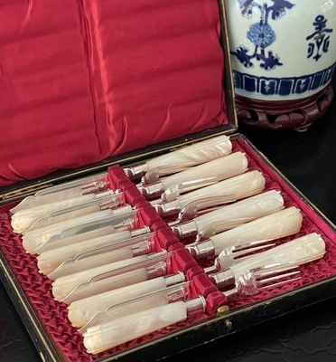 "Antiguo juego de 12 tenedores de cuchillo de pez madreperla inglesa de plata esterlina 8/6,6"" c1910" Foto 1 de 4