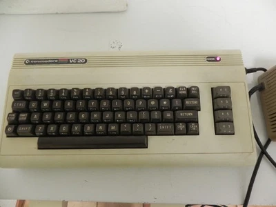 COMMODORE  VC-20 Computer - Bild 1 von 4