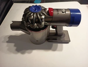 Original Dyson V8 Akku Staubsauger Grundgerät Voll Funktionsfähig - Bild 1 von 4