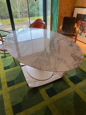 Original Knoll Saarinen large dining table. Very good condition. - Image 1 of 4