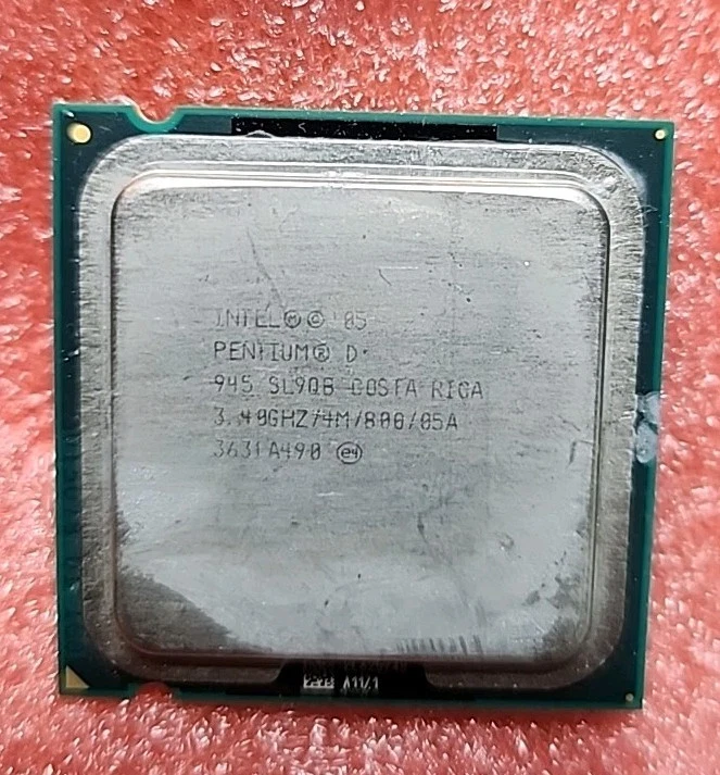 Intel Pentium D Processor 945 SL9QQ 3.40GHz 4MB 800FSB Socket 775 - Image 1 of 1