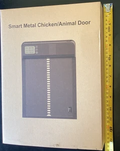 Puerta automática para gallinero Novaco de aluminio con temporizador segura y fácil de instalar - Imagen 1 de 7