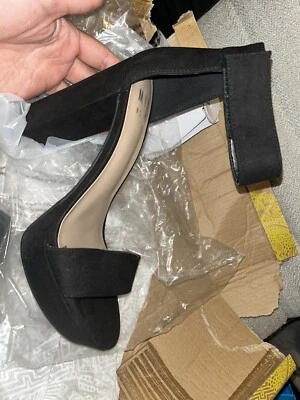 Saltos femininos de camurça - Imagem 1 de 4