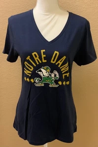 T-shirt donna scollo a V NCAA Notre Dime blu navy taglia media nuova con etichetta - Foto 1 di 7