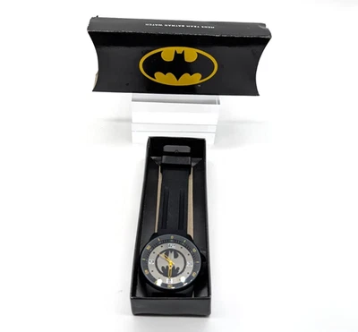 Reloj Pulsera Santo, Batman! Reloj DC Comics “Batman” esfera negra insignia murciélago plateada Foto 1 de 4