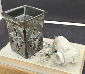 Scaldacera elettrico Charity Cross Scentsy plug-in ritirato - Foto 1 di 4