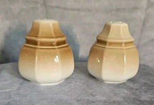 Salt And Pepper Shaker Set MIKASA Country Peach Japan Vintage Cottagecore - Picture 1 of 3