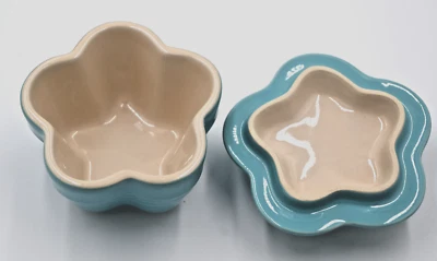 Mini ramequins em forma de flor de cocotte Le Creuset com tampa - Imagem 1 de 4