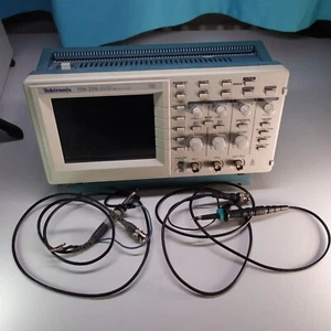 Used Tested 100Mhz TDS210 Tektronix 1 GS/s 2 Channel Digital Oscilloscope - Bild 1 von 11