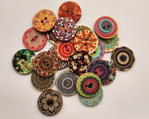8 x Rustic Wooden Buttons 2.5cm - Picture 1 of 2
