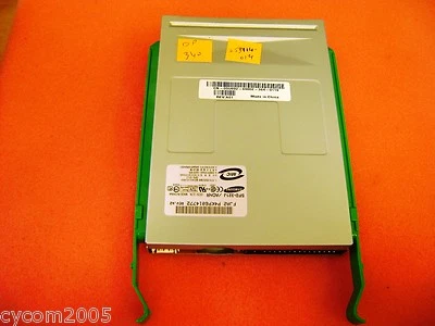 Dell Precision 340 Floppy Disk Drive 05U692 - Image 1 of 4
