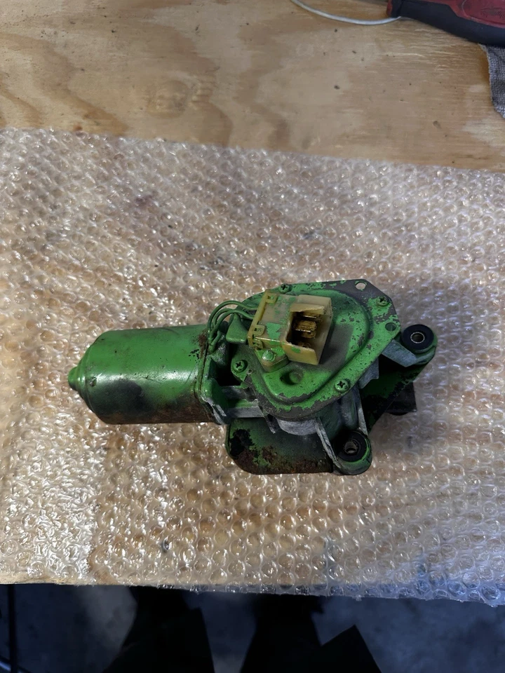 84-88 Nissan 300zx Z31 Windshield Wiper Motor OEM Used - Image 1 of 4