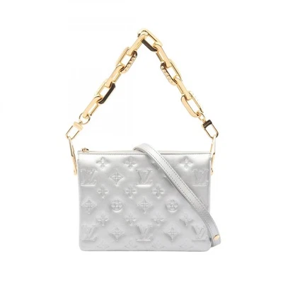 Bolso de Hombro LOUIS VUITTON Coussin BB M20567 Monograma Cuero Repujado Plateado Usado Foto 1 de 4