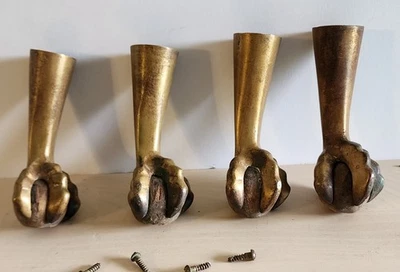 Antigua garra y bola de gárgola de latón con pies de muebles de madera (4) Foto 1 de 4