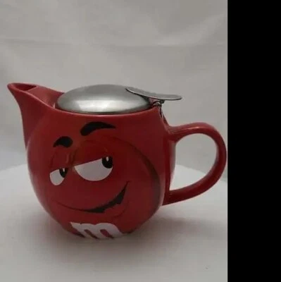 ¡Tetera M&M rara de colección con tapa extraíble de acero inoxidable y un colador ROJO! Foto 1 de 4