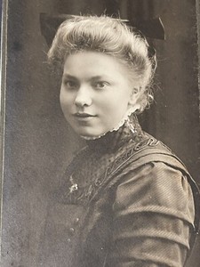 antique cabinet card photo Classic Beautiful German Woman Victorian 1880s