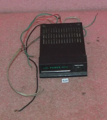 Amplificador de potencia estéreo realista vintage. Foto 1 de 4