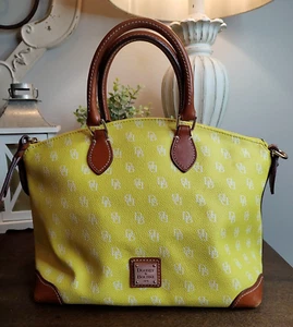 Rara borsa a tracolla in pensione Dooney & Bourke Gretta monogramma giallo - Foto 1 di 17