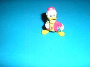 DONALD DUCK FIGUR ALS SCHÜLER CA. 7 CM GROSS - Bild 1 von 2
