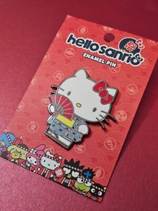 Prendedor esmaltado Hello Kitty exclusivo de Sanrio Omatsuri Cost Plus del mercado mundial - Imagen 1 de 2