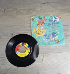 Three Little Fishies / Silly Song (45lp Cricket Records C-152 Children) - Foto 1 di 8