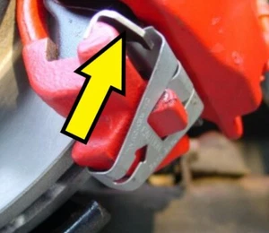 Bremsbeläge Halter Vorne Brake Pad Keeper SsangYong Musso Korando PBR 94-05 - Bild 1 von 4