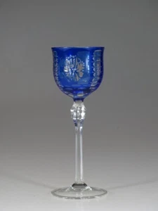 Copa de vino checa vintage azul cobalto cortada a transparente c.1965 - Imagen 1 de 4