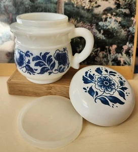Vintage Skin So Soft Milk Glass container with lid, Avon. Blue delft 1970's MCM - Picture 1 of 6
