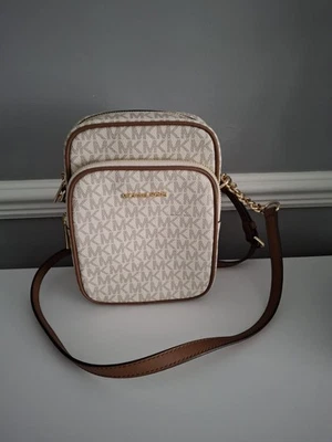 Michael Kors JET SET crossbody bag - Image 1 of 4