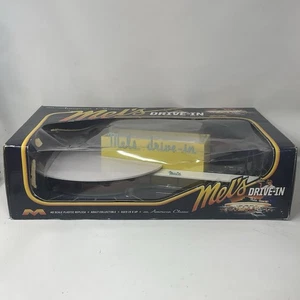 Moebius Models HO Scale American Graffiti Mel's Diner Drive-In PREBUILT Model - Picture 1 of 7