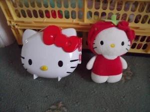 HELLO KITTY SMALL OPENING DOLLS HOUSE WITH LITTYS & 7" PLUSH KITTY C2002 - Picture 1 of 10